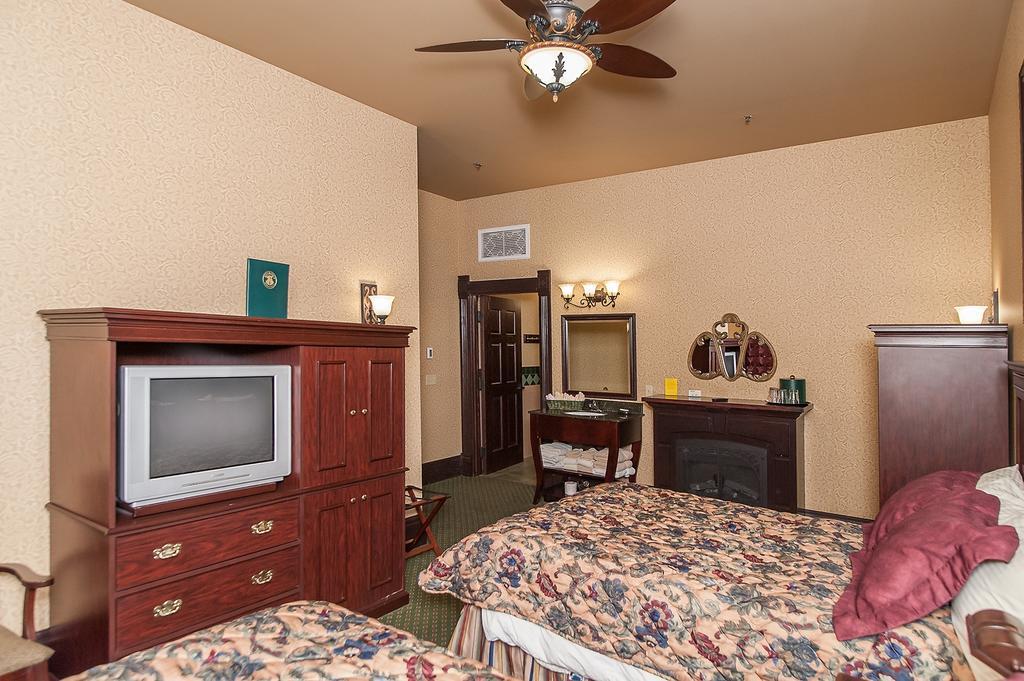 Hickok'S Hotel And Gaming Deadwood Room photo