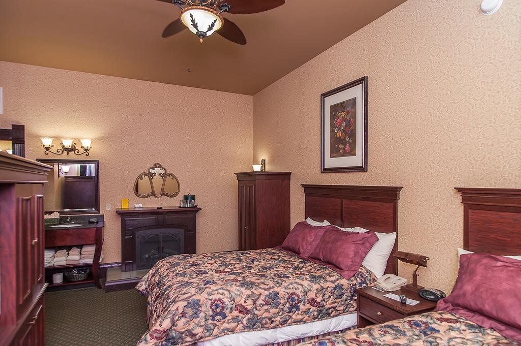 Hickok'S Hotel And Gaming Deadwood Room photo
