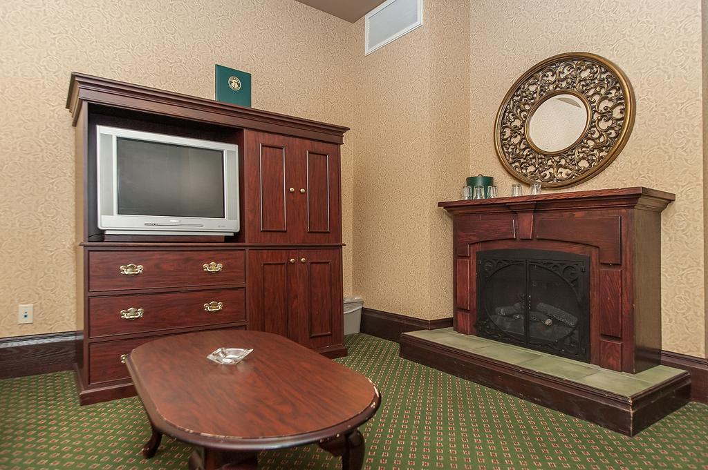 Hickok'S Hotel And Gaming Deadwood Room photo